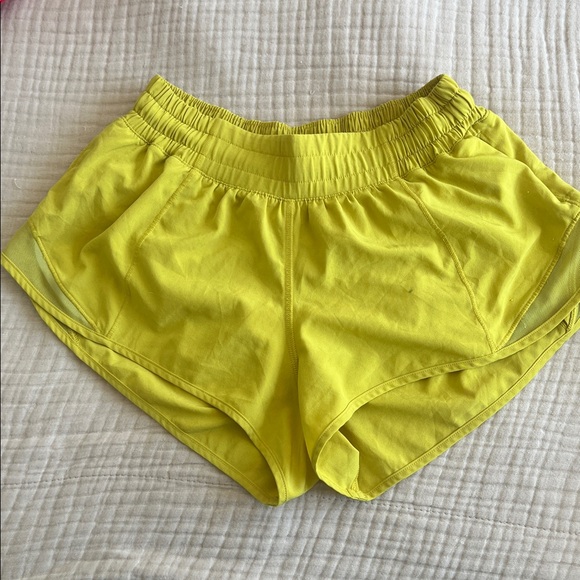 lululemon athletica Pants - Lululemon Hotty Hot Shorts 2.5”